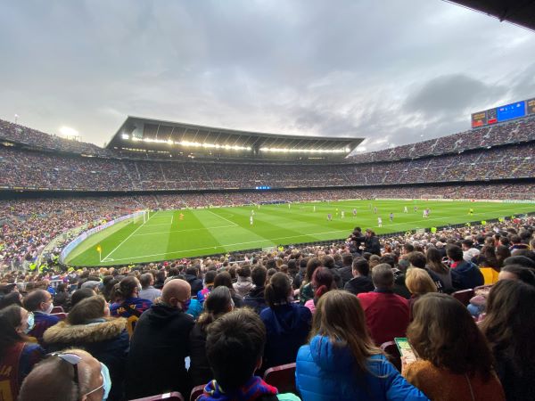 A view from the crowd at the record-breaking game (by Guifré Jordan)